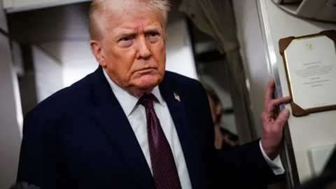 Trump promete abrir arquivos sigilosos ligados a OVNIs e UAPs - Imagem: Reprodução