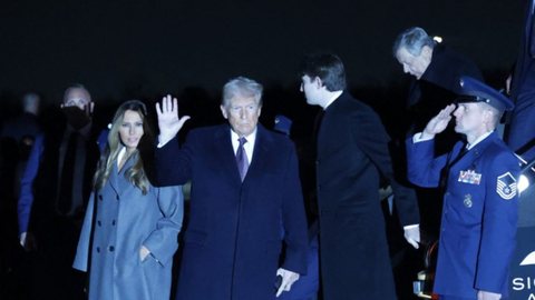 Trump expressou preocupações sobre as condições climáticas para os apoiadores e policiais durante a cerimônia de posse. - Imagem: Reprodução | X (Twitter) - @AFPnews