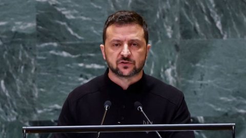 O líder ucraniano solicita que Washington mantenha sanções contra a Rússia, que busca sua suspensão em meio a negociações - Imagem: Reprodução / X / @BlogdoNoblat