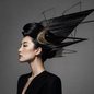 Penteado contemporâneo: quando o cabelo vira escultura, tendência e afirmação de estilo - Imagem: Reprodução/Criada por inteligência artificial a partir de descrição textual. ChatGPT/DALL·E, 2026.
