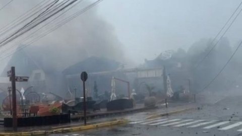 Avião de pequeno porte cai em Gramado - Imagem: Reprodução / X / @VoceNaoSabiaQ