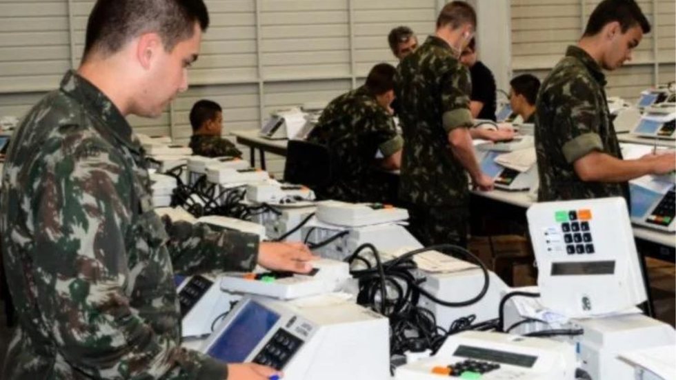 TSE autoriza inclusão de nove militares em inspeção da urna eletrônica - Imagem: Reprodução | Grupo Bom Dia