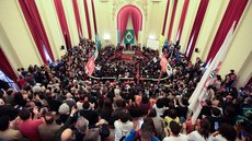 Mais de 200 organizações se reuniram na USP para protestar contra tarifas de Trump e defender a soberania brasileira - Imagem: Reprodução / Paulo Pinto / Agência Brasil