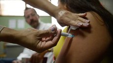 Com a nova estratégia de dose única, Brasil busca eliminar o câncer do colo do útero até 2030 - Imagem: Reprodução / Marcelo Camargo / Agência Brasil