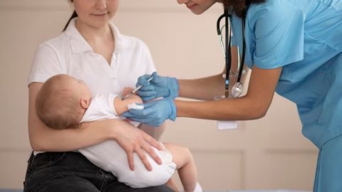 Crianças de seis meses a dois anos poderão tomar a vacina contra a Covid-19 a partir desta quinta-feira (02), em São Paulo. - Imagem: reprodução I Freepik