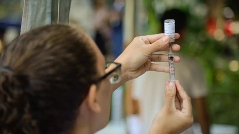 Iniciativa visa aumentar a cobertura vacinal e prevenir doenças, com apoio das escolas e famílias. - Imagem: Reprodução | Agência Brasil
