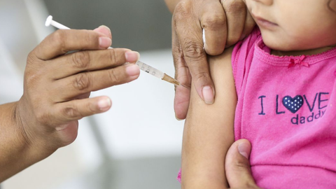 Cobertura vacinal é decisiva para impedir surtos de sarampo - Imagem: Reprodução
