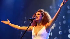 Com repertório variado, Vanessa da Mata destaca sua versatilidade em um show que celebra a cultura - Imagem: Divulgação / Jaqueline Machado