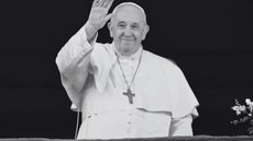 O Vaticano confirma a morte do Papa Francisco, que sofreu um AVC e complicações de saúde, deixando um legado de inclusão e justiça social. - Imagem: Divulgação / Vatican News