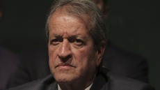 Valdemar Costa Neto anunciou que antecipará sua volta dos Estados Unidos para tentar mediar pessoalmente a crise entre Michelle Bolsonaro e Flávio Bolsonaro - Imagem: Reprodução
