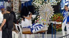 Cantor e compositor Gilsinho faleceu em decorrência de complicações de saúde, deixando um legado significativo para o samba - Imagem: Reprodução/Rafael Nascimento/G1 Rio