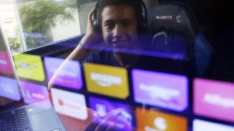 Falha na verificação de idade expõe crianças na internet. - Imagem: Reprodução/Agência Brasil.