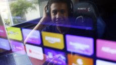 Falha na verificação de idade expõe crianças na internet. - Imagem: Reprodução/Agência Brasil.