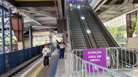 Escadas rolante paralisadas no sentido Capão Redondo da estação Santo Amaro, da Linha 5-Lilás - Imagem: Reprodução / TV Globo / Hermínio Bernardo