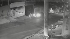 Grávida de gêmeos é atropelada em Guarulhos - Imagem: Reprodução / Câmera de Segurança