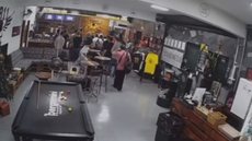 Câmeras registraram o momento exato em que o tiro foi disparado - Imagem: Reprodução / Câmera de Segurança