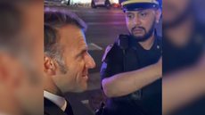 Emmanuel Macron teve que seguir a pé após bloqueio em Nova York - Imagem: Reprodução / Redes Sociais