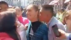 Presidente do México sofre assédio durante evento público - Imagem: Reprodução / Redes Sociais