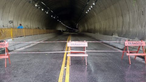 Motoristas devem seguir rotas alternativas recomendadas pela Prefeitura de Guarujá para evitar congestionamentos durante a interdição do túnel. - Imagem: Divulgação / Prefeitura de Guarujá