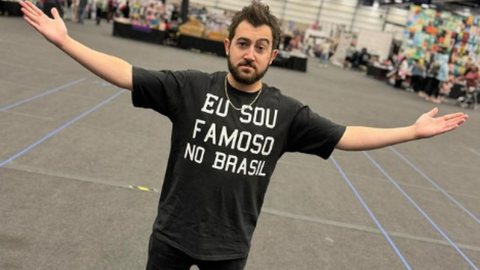 Vincent viralizou nas redes socias após aparecer com uma camisa exaltando o Brasil - Imagem: Reprodução/Instagram @thevincentmartella