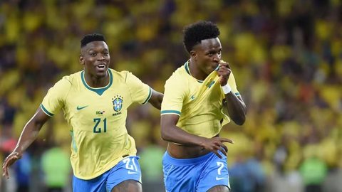 Luiz Henrique e Vini Jr. comemoram primeiro gol da partida - Imagem: Reprodução/André Durão