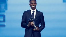 Com essa premiação o Brasil de volta ao topo do futebol mundial após 17 anos - Imagem: Reprodução / X / @vinijr