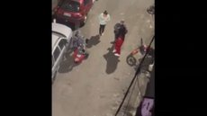 A Polícia Militar instaurou uma investigação para apurar o caso e avaliar o afastamento dos policiais envolvidos na abordagem violenta - Imagem: Reprodução
