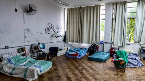 Abrigo no colégio Estadual Júlio de Castilhos, em Porto Alegre - Imagem: Reprodução / Rafa Neddermeyer / Agência Brasil