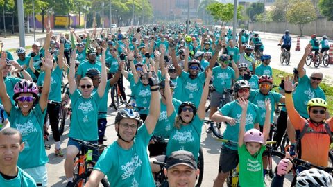 Paulistanos aproveitam atividades gratuitas durante uma das edições da Virada Esportiva, como passeio ciclístico - Imagem: Divulgação / SECOM - SP
