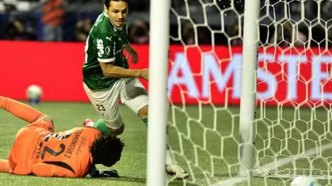 Veiga faz o terceiro gol palmeirense - Foto: Marcos Ribolli