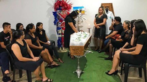 Os alunos realizaram uma simulação de funeral - Imagem: reprodução / divulgação Prefeitura de Manaquiri