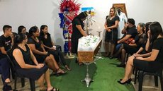 Os alunos realizaram uma simulação de funeral - Imagem: reprodução / divulgação Prefeitura de Manaquiri
