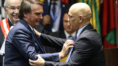 Alexandre de Moraes autorizou que Jair Bolsonaro receba Flávio Bolsonaro, a nora Fernanda e as duas netas em visita familiar - Imagem: Reprodução