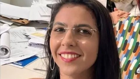 As autoridades pedem ajuda da população para localizar a psicóloga, que estava vestindo um casaco escuro e uma blusa azul - Imagem: Reprodução