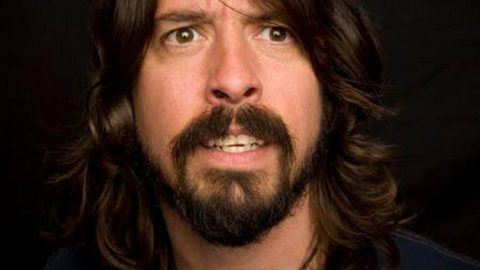 Vocalista do Foo Fighters assume traição e anuncia nascimento de filha fora do casamento - Imagem: Reprodução/Instagram