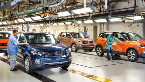 Volkswagen e GM anunciam férias coletivas de funcionários - Imagem: reprodução Twitter @kalangofertunga