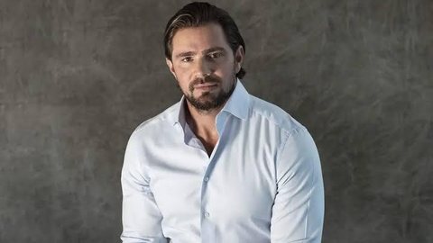 Daniel Vorcaro deixou a custódia da Polícia Federal e passou a cumprir prisão na Papudinha, onde terá acesso à televisão e ficará isolado de outros investigados da Operação Compliance Zero. - Imagem: Divulgação / Banco Master