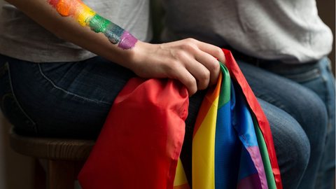 'Cura gay' não reconhecida pela OMS e não tem base científica - Imagem: Reprodução/Freepik