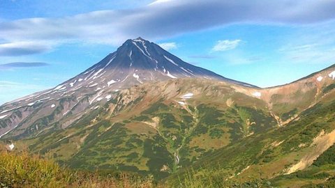 A erupção do Kracheninnikov segue um terremoto de magnitude 8,8, o mais forte desde 2011, que causou alerta de tsunami em vários países - Imagem: Reprodução