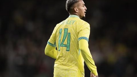 Lateral-direito Wesley em ação na partida entre Brasil e Senegal - Foto: Reprodução / Instagram