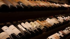 Evento gastronômico leva tradição dos vinhos italianos a restaurantes paulistanos - Imagem: Foto de Javier Balseiro na Unsplash