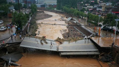 China enfrenta enchentes severas após dias de chuva intensa - Imagem: Reprodução/REUTERS