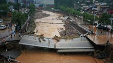China enfrenta enchentes severas após dias de chuva intensa - Imagem: Reprodução/REUTERS