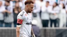 Neymar sentiu nova lesão contra o Coritiba no domingo (17) - Imagem: Reprodução/Marcello Zambrana/AGIF