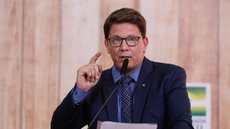 Parlamentar do PL afirma que está em missão oficial e promete prestar esclarecimentos ao retornar ao Brasil - Isac Nóbrega/PR