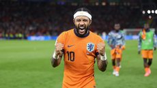 Após lesão, Memphis Depay garante vaga na Copa do Mundo - Imagem: Reprodução/Alex Pantling/Getty Images