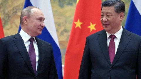 Xi Jinping foi a Rússia se encontrar com Putin - Imagem: reprodução Twitter @maria_avdv