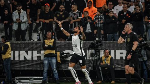 Yuri comemora gol em vitória contra o São Paulo - Foto: Marcus Viniccius Silva Nascimento/MyPhoto Press/Gazeta Press