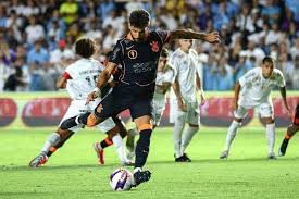 Após linda jogada, Yuri Alberto perde penalti, mas dois minutos depois marca o gol que abriu o placar - Imagem: Reprodução / Folha de São Paulo