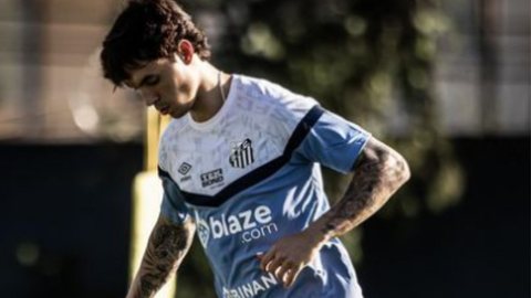 Vinicius Zanocelo se despediu do elenco do Santos nesta terça-feira (23) e não chegou a treinar com o grupo - Imagem: Reprodução/Instagram @viniciuszanocelo